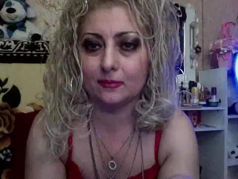 xHot Amazonq online show from November 19, 2025, 6:41 pm