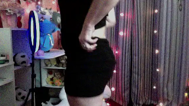 xHot Amazonq online show from March 12, 2026, 12:39 am