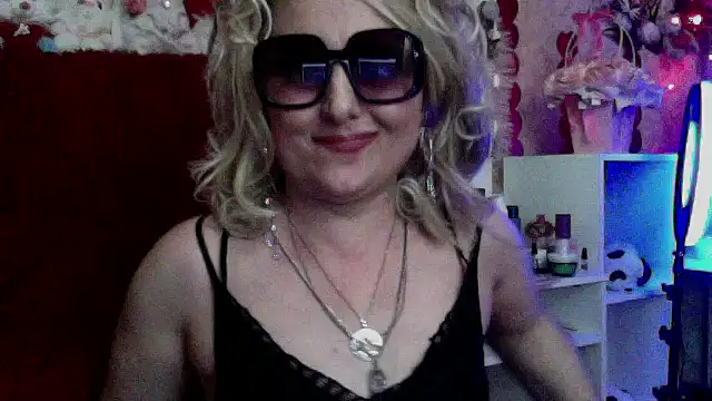 xHot Amazonq online show from March 26, 2026, 11:21 pm