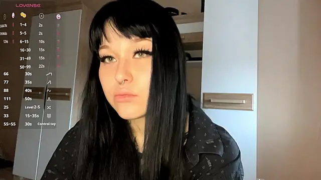 Snapshot of LaurenOveson chatting on November 7, 2025, 10:26 am LaurenOveson online show from November 7, 2025, 10:26 am