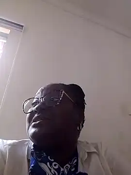 Snapshot of SweetestDIP chatting on October 27, 2025, 1:04 pm SweetestDIP online show from October 27, 2025, 1:04 pm