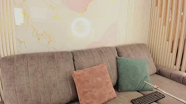 NhoanBrunette online show from February 14, 2026, 2:58 pm