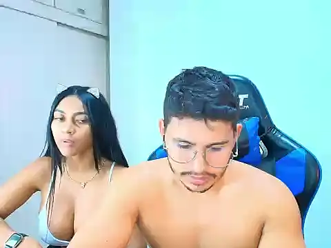 Snapshot of sophia_and_alex chatting on October 30, 2025, 9:04 pm sophia and alex online show from October 30, 2025, 9:04 pm