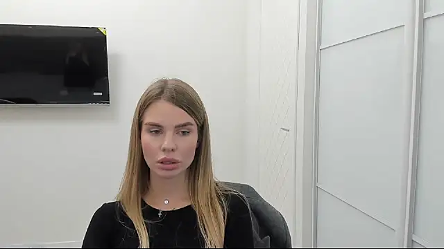 LinaBey online show from October 27, 2025, 1:26 pm