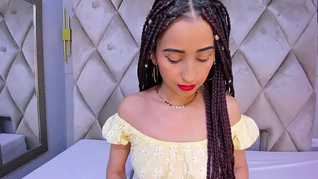 violett rabbit  online show from February 18, 2026, 8:05 pm