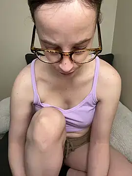 CreamedKitten online show from April 20, 2026, 2:31 pm