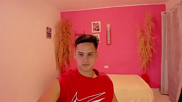 Snapshot of elmasmas01 chatting on November 6, 2025, 8:32 pm elmasmas01 online show from November 6, 2025, 8:32 pm