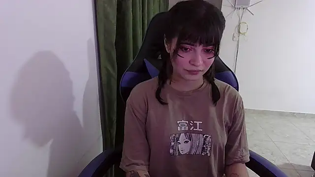 Snapshot of Annagoth_ chatting on October 27, 2025, 12:47 am Annagoth online show from October 27, 2025, 12:47 am