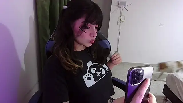 Snapshot of Annagoth_ chatting on November 5, 2025, 12:32 am Annagoth online show from November 5, 2025, 12:32 am