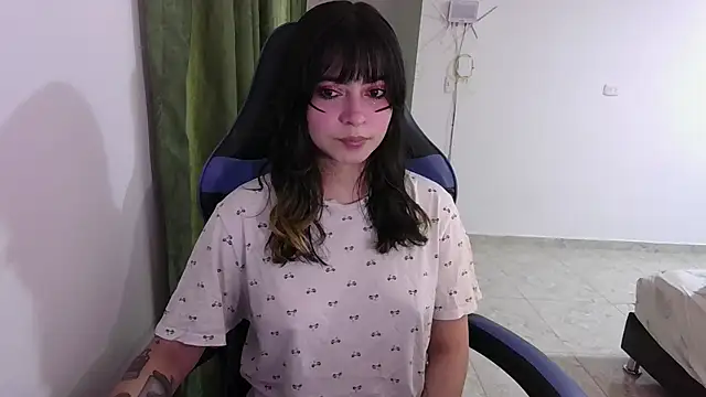 Snapshot of Annagoth_ chatting on November 6, 2025, 9:59 pm Annagoth online show from November 6, 2025, 9:59 pm