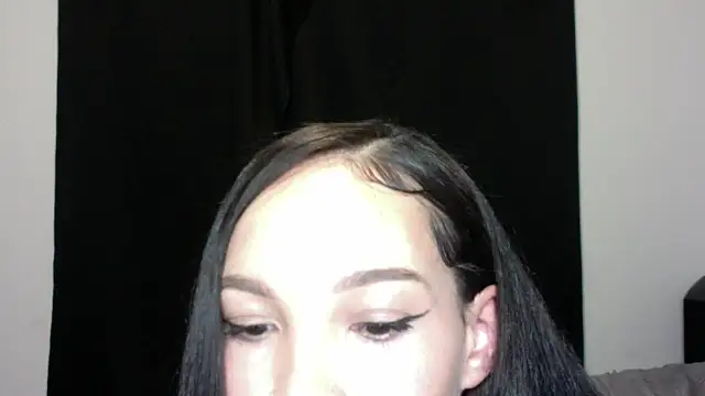 nikkiloveee online show from October 27, 2025, 4:16 am