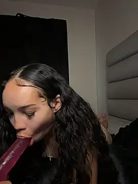 Snapshot of nikkiloveee chatting on January 17, 2026, 12:37 am nikkiloveee online show from January 17, 2026, 12:37 am