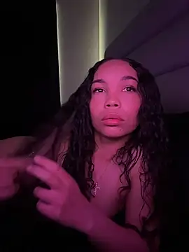 Snapshot of nikkiloveee chatting on February 5, 2026, 9:41 pm nikkiloveee online show from February 5, 2026, 9:41 pm