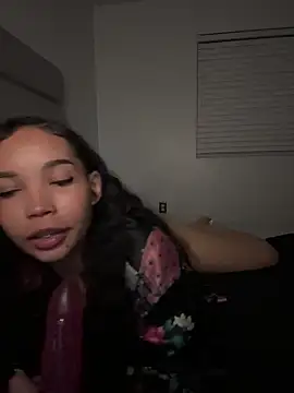 Snapshot of nikkiloveee chatting on February 13, 2026, 6:20 am nikkiloveee online show from February 13, 2026, 6:20 am