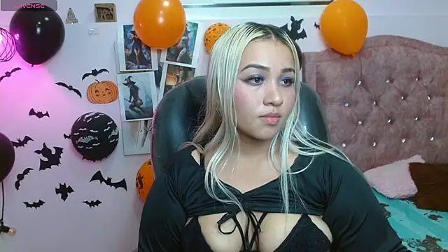 Katicamorada online show from October 29, 2025, 4:04 am