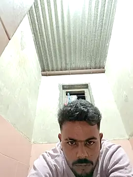 Snapshot of devil_boy_0909 chatting on November 5, 2025, 2:39 pm devil boy 0909 online show from November 5, 2025, 2:39 pm