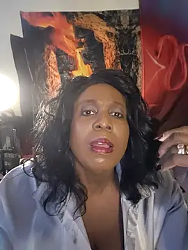 Snapshot of veronicasteel73 chatting on November 4, 2025, 10:03 am veronicasteel73 online show from November 4, 2025, 10:03 am