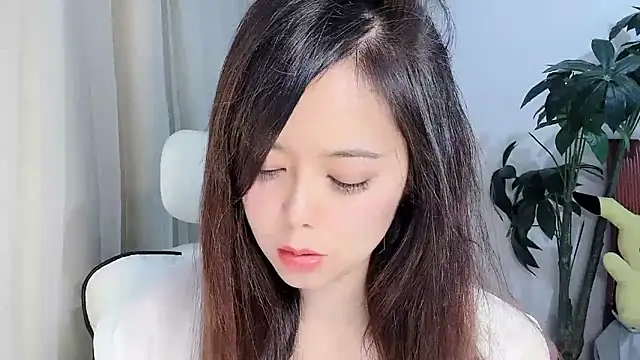 Snapshot of Tangt- chatting on December 18, 2025, 1:06 pm Tangt- online show from December 18, 2025, 1:06 pm