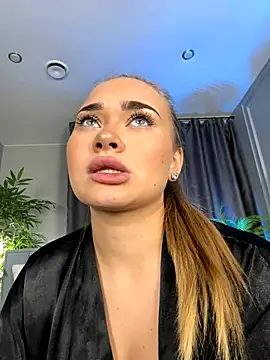 MilaRaven online show from November 30, 2025, 7:01 am