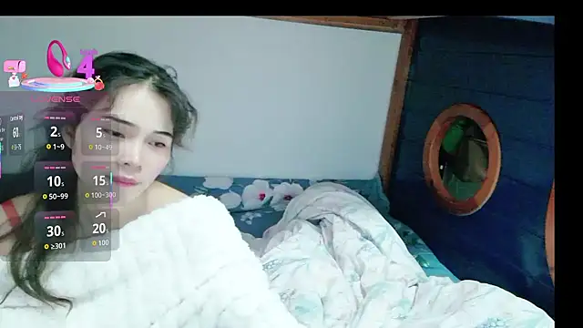 Snapshot of HUAHUABB-2025 chatting on November 1, 2025, 3:47 pm HUAHUABB-2025 online show from November 1, 2025, 3:47 pm