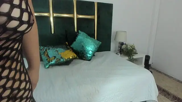 SeleniHot online show from October 29, 2025, 1:35 pm