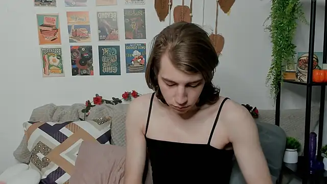 Snapshot of AvenGlow chatting on February 9, 2026, 5:22 am AvenGlow online show from February 9, 2026, 5:22 am