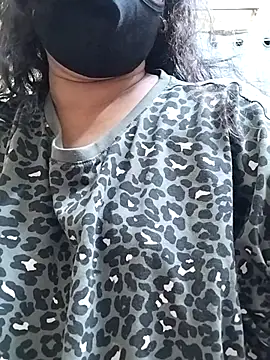 girl999 online show from January 7, 2026, 6:32 pm