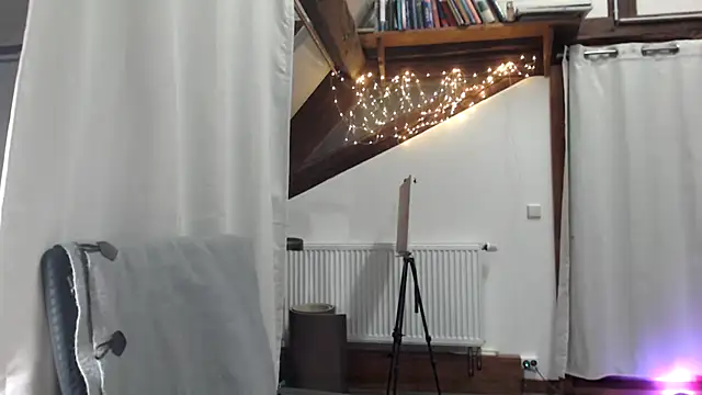 MissDyannis online show from March 7, 2026, 7:33 pm