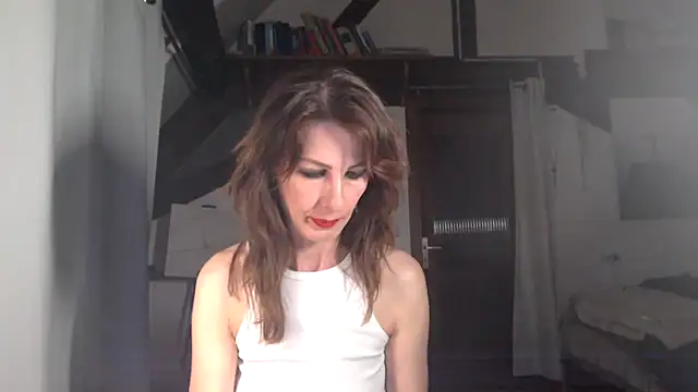 MissDyannis online show from April 5, 2026, 8:06 pm