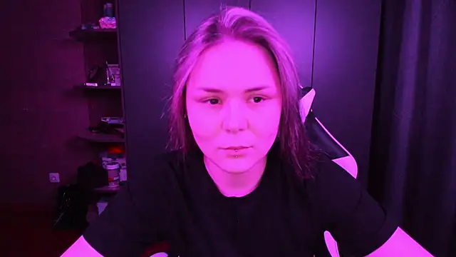 sophia lix online show from November 15, 2025, 2:02 pm