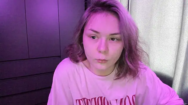 sophia lix online show from December 18, 2025, 4:29 am