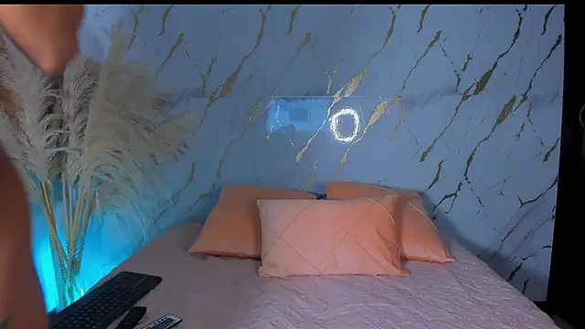 Snapshot of Julig01 chatting on November 14, 2025, 1:15 am Julig01 online show from November 14, 2025, 1:15 am