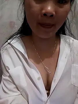 Snapshot of Lovebaby-love chatting on April 15, 2026, 7:15 am Lovebaby-love online show from April 15, 2026, 7:15 am