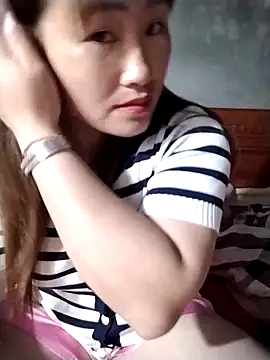 emini-xx online show from April 6, 2026, 7:53 am