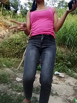 Snapshot of doggy-00 chatting on May 17, 2026, 10:44 am doggy-00 online show from May 17, 2026, 10:44 am