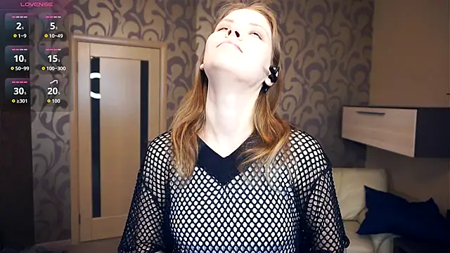 Snapshot of YoshieGradney chatting on November 10, 2025, 4:11 am YoshieGradney online show from November 10, 2025, 4:11 am