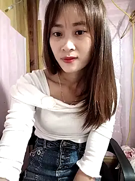 Snapshot of Em_xinh01 chatting on May 3, 2026, 11:00 pm Em xinh01 online show from May 3, 2026, 11:00 pm