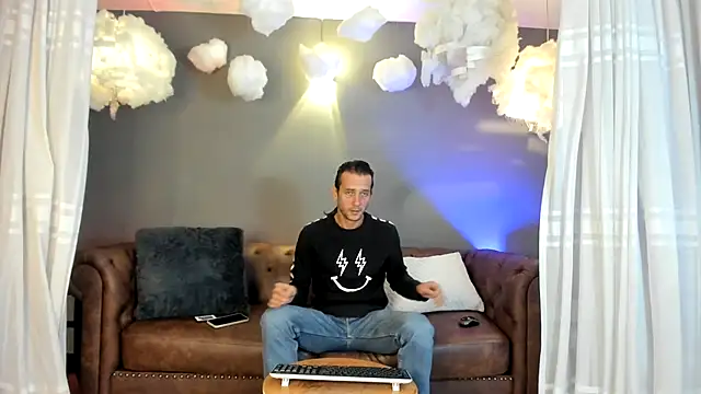 Dante Steele  online show from November 9, 2025, 3:49 am