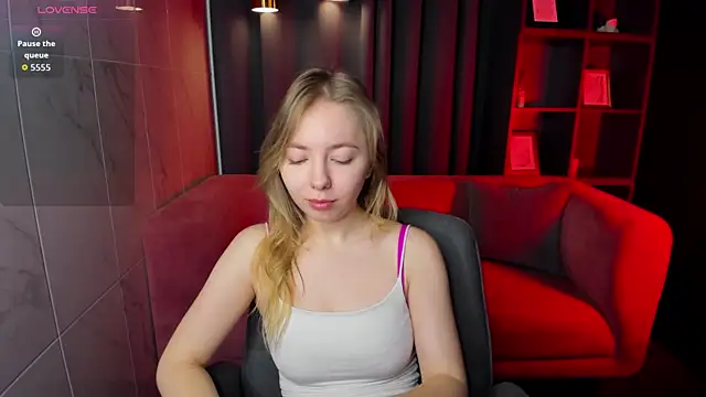 Snapshot of Nora_Miller chatting on December 20, 2025, 6:42 am Nora Miller online show from December 20, 2025, 6:42 am