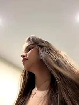 Snapshot of KissMeSashaPlz chatting on November 3, 2025, 8:43 pm KissMeSashaPlz online show from November 3, 2025, 8:43 pm