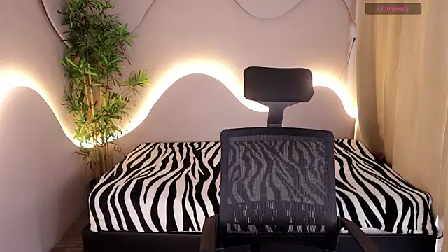 Snapshot of Meganpeach_ chatting on February 5, 2026, 2:22 pm Meganpeach online show from February 5, 2026, 2:22 pm