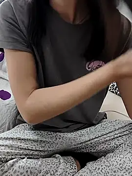 Snapshot of carlina28 chatting on November 4, 2025, 9:52 am carlina28 online show from November 4, 2025, 9:52 am