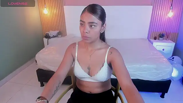 Snapshot of SoffiaDams2 chatting on November 2, 2025, 11:56 am SoffiaDams2 online show from November 2, 2025, 11:56 am