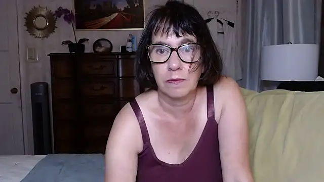 Snapshot of BigbustedBrenda chatting on November 6, 2025, 6:20 pm BigbustedBrenda online show from November 6, 2025, 6:20 pm