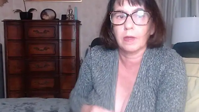BigbustedBrenda online show from December 5, 2025, 5:31 pm