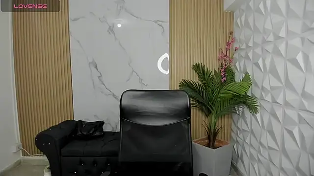 Samantharoseee  online show from December 19, 2025, 3:35 am