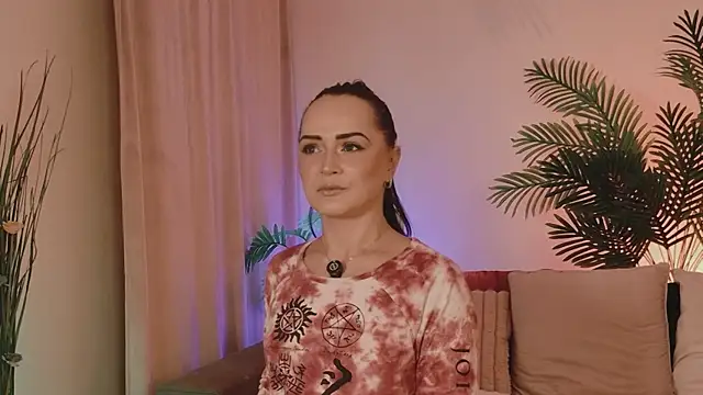 Snapshot of SiennaRosse chatting on February 16, 2026, 9:33 pm SiennaRosse online show from February 16, 2026, 9:33 pm