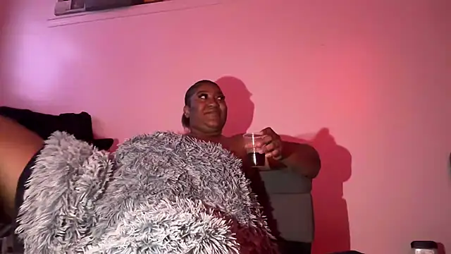 Snapshot of Thickumssss chatting on November 2, 2025, 3:53 am Thickumssss online show from November 2, 2025, 3:53 am