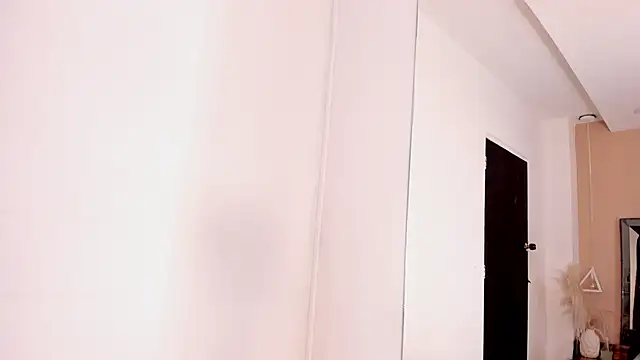 Alicee Evans  online show from November 5, 2025, 7:58 pm