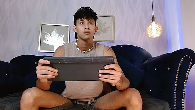 Snapshot of KamiSuarez chatting on November 5, 2025, 6:19 pm KamiSuarez online show from November 5, 2025, 6:19 pm